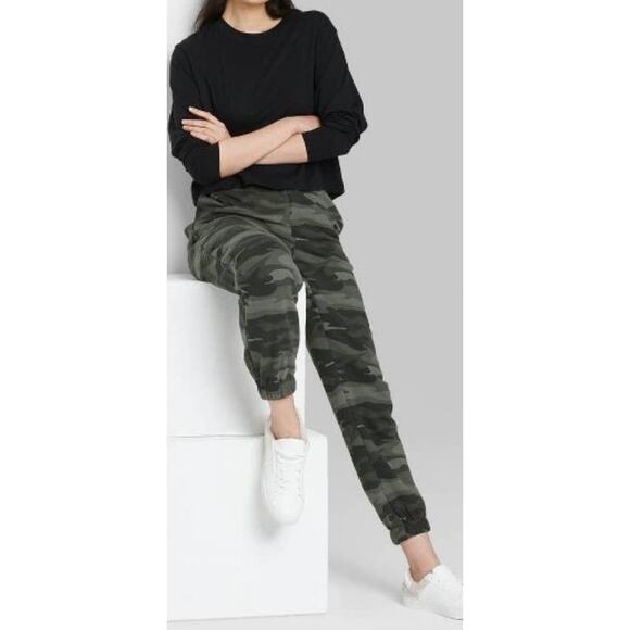 Women's Jogger Sweatpants High Rise Green Camouflage - Wild Fable Small NWT - Picture 1 of 5